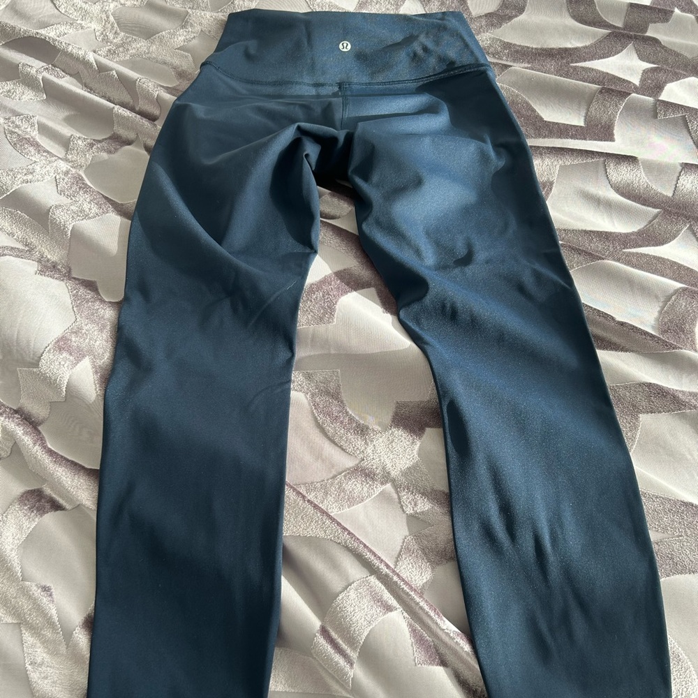 Lululemon wunder under navy blue 28 “ size 6